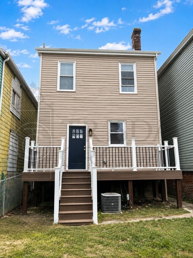 Building Photo - 17 Simms St