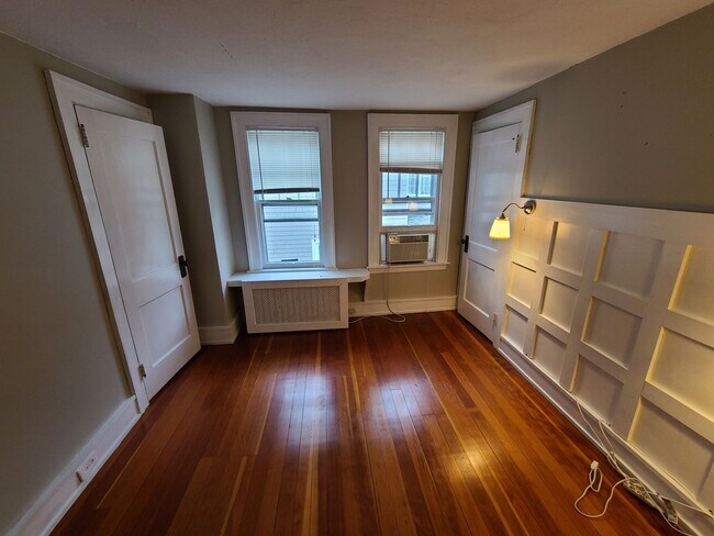 Building Photo - 3 Bedroom Single Family