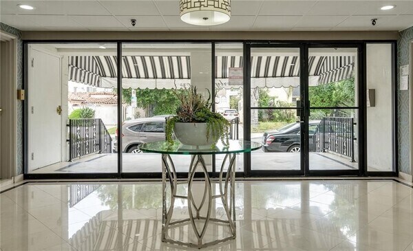 Building Photo - 1115 S Elm Dr