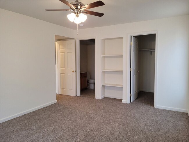 Building Photo - 670 Bassett Dr
