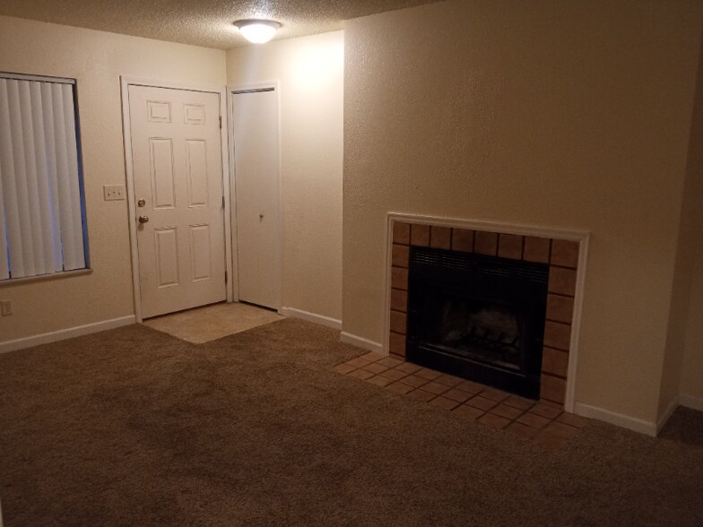 Building Photo - 925 Hathaway Dr