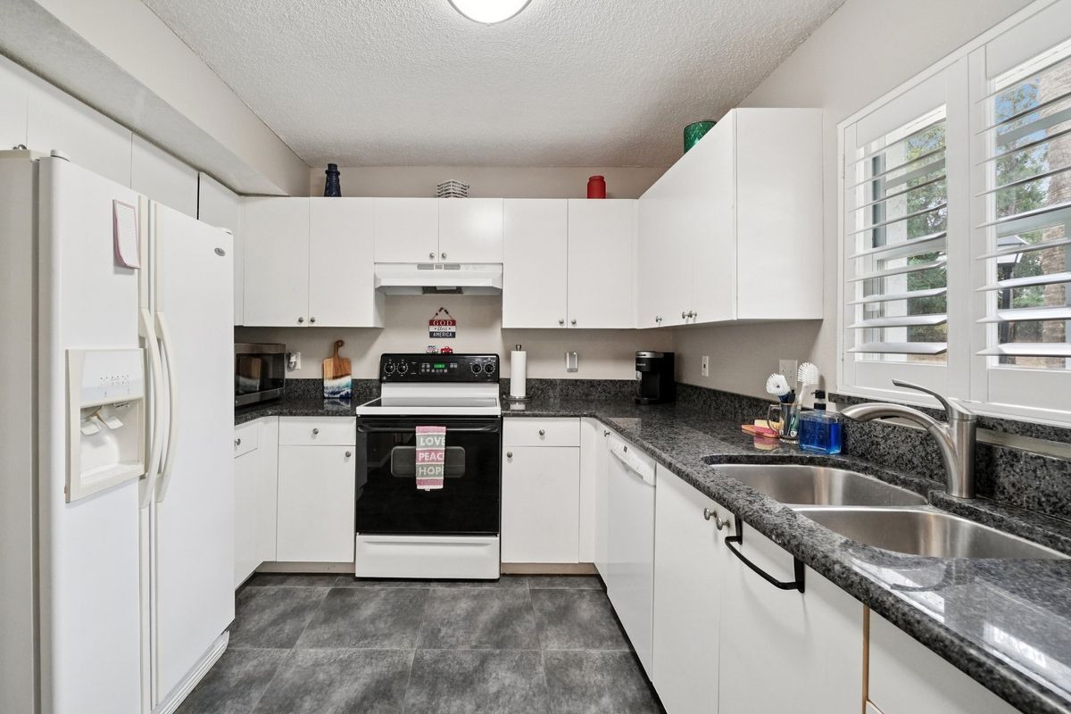 Building Photo - 2243 Andover Cir