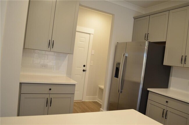 Building Photo - 28 Trace Blf