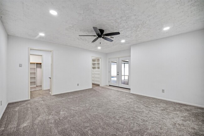 Building Photo - 3910 Chile Dr