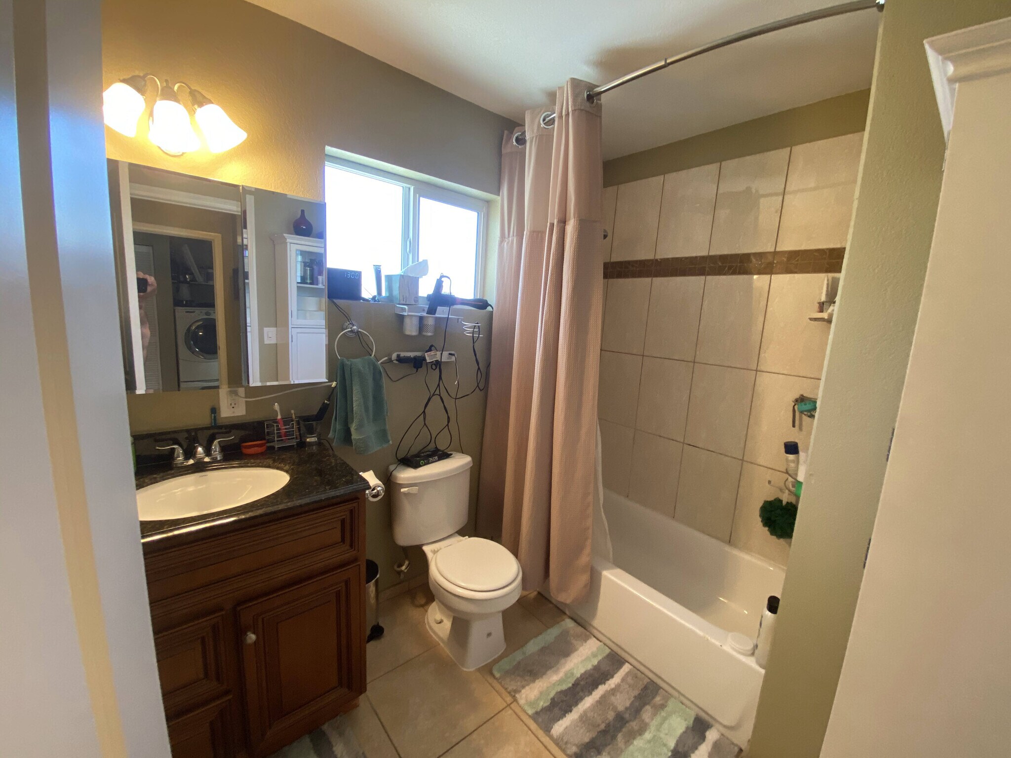 Building Photo - 172 W Elm Ct