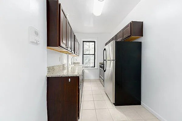 Building Photo - 43-28 39th Pl