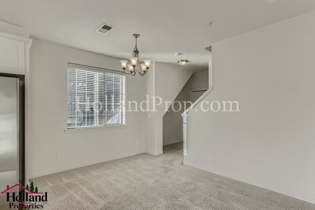 Building Photo - 838 NE Wheelock Pl