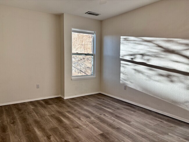 Building Photo - 2700 Vista Grande Dr NW