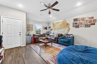 Building Photo - 967 E Sparrow Cir