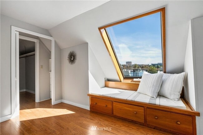 Building Photo - Spacious Montlake Rental with Stunning Vie...