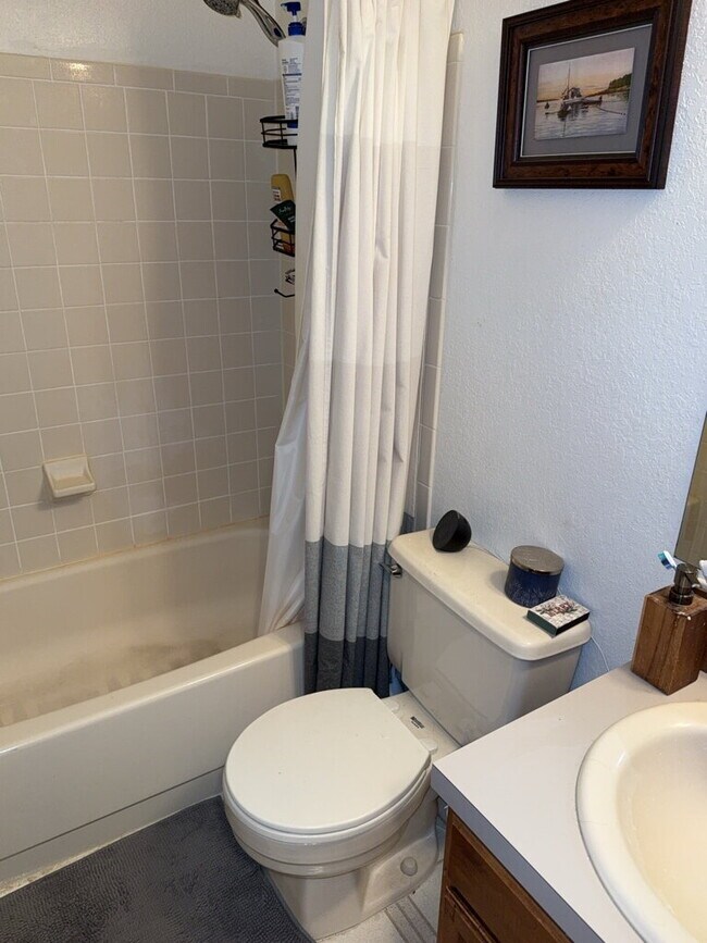 Building Photo - "Charming 2-Bed, 2-Bath Apartment in Boulder – Spacious 920 Sq Ft Gem!"