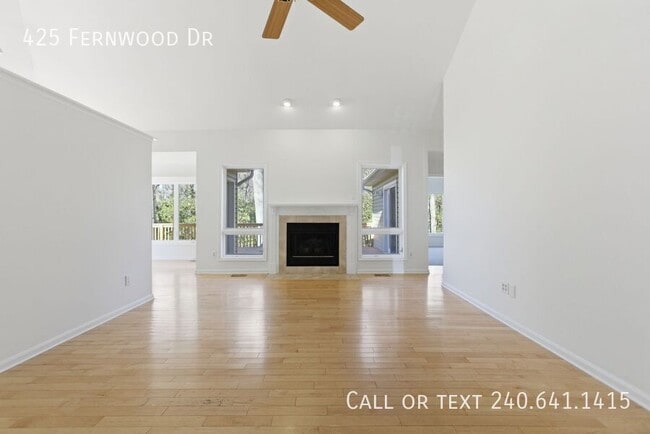 Building Photo - 425 Fernwood Dr