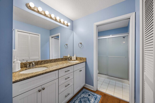 Building Photo - 7050 Barrington Cir