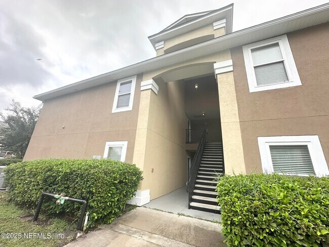 Building Photo - 6916 Ortega Woods Dr