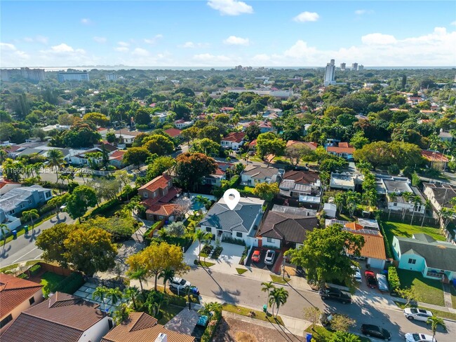 Building Photo - 1420 SW 17th St