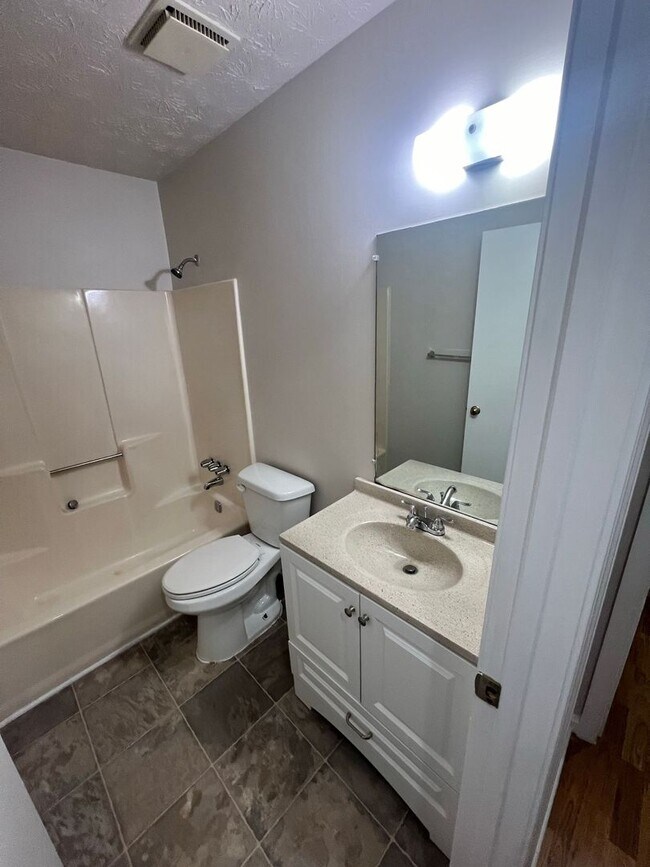 Building Photo - 3028 Dale Ct