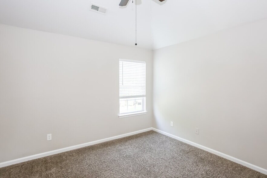 Building Photo - 3912 Parkers Fry