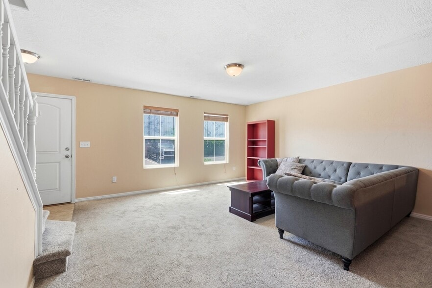 Building Photo - 174 Finlay Dr