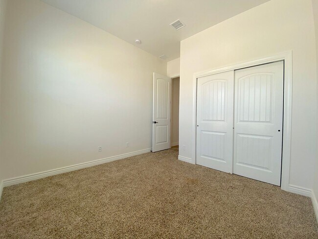 Building Photo - West El Paso Cimarron Neighborhood Stunning 4 bed/2.5bath