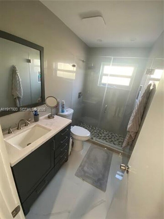 Building Photo - 7010 SW 144th Pl