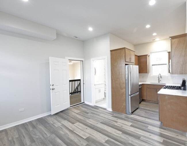 Building Photo - 3621 S Winchester Ave