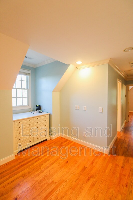 Building Photo - 1666 Back Creek Rd