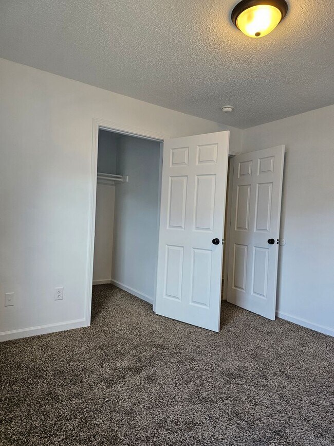 Building Photo - 1544 Diuguid Dr