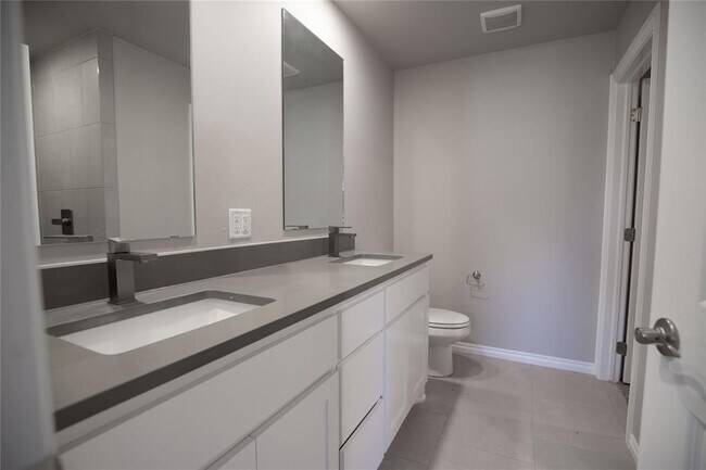 Building Photo - 9105 NW 127th St