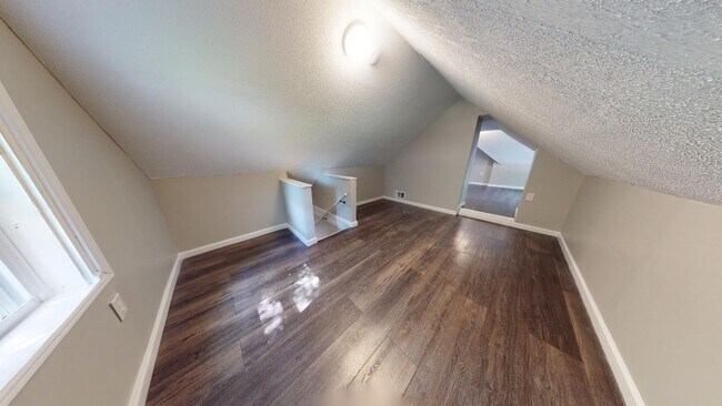 Building Photo - Clark/Fulton - 4 bed/1 bath - Single Family Home