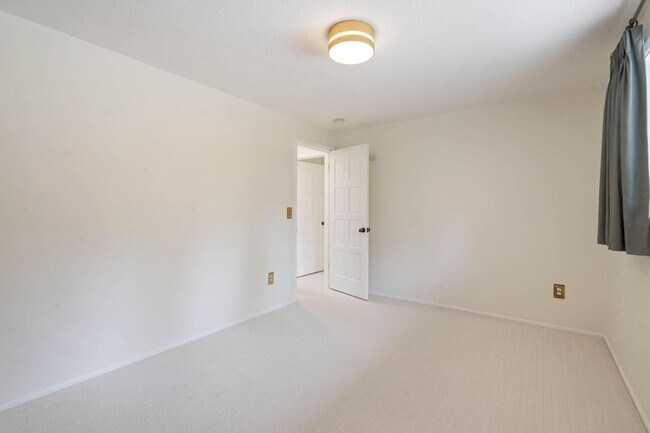 Building Photo - 13745 Cameo Ct