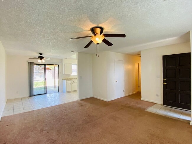 Building Photo - $2,050 Ashlan & Fowler, 3 Bedroom Home - H...