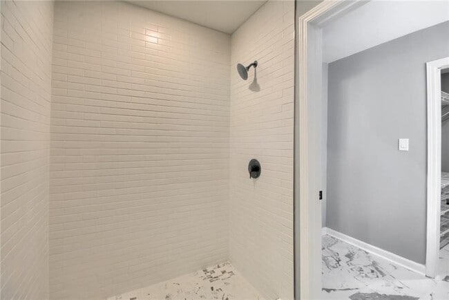 Building Photo - 1052 Indian Hills Pkwy NE