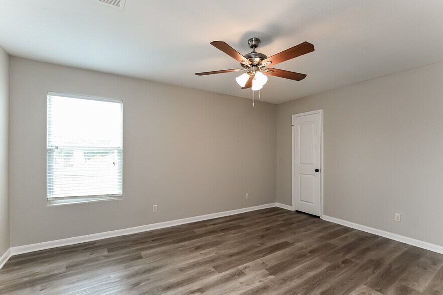 Building Photo - 17611 Sulphur Stream Dr