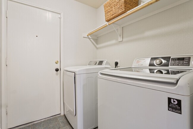 Building Photo - 709 Bighorn Dr