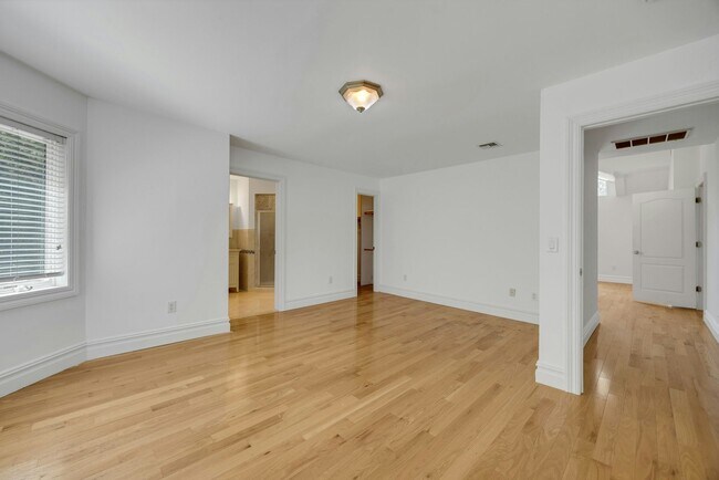 Building Photo - 252 Mabel Pl