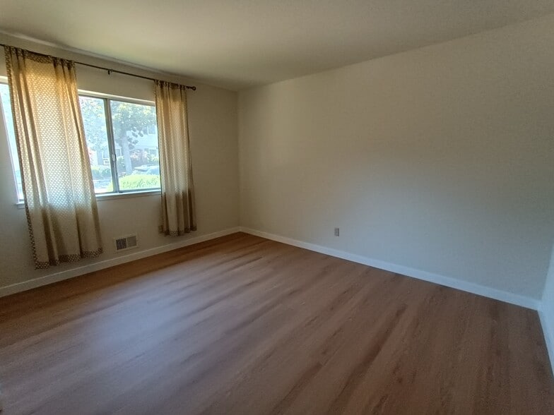 Bedroom 2 - 360 Richfield Dr