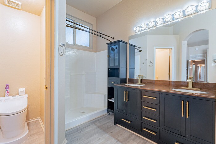 Building Photo - 5409 S 15th Way