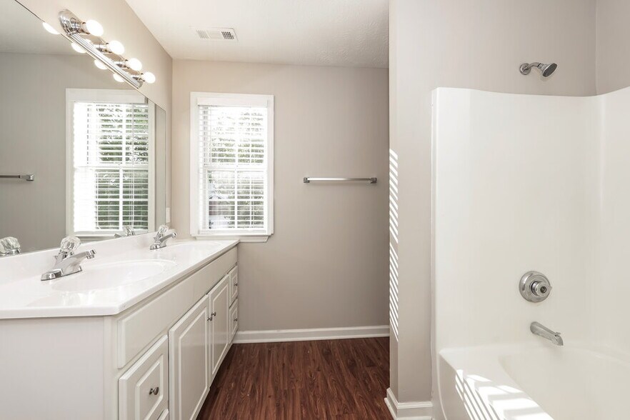 Building Photo - 705 Bell Trace Cove