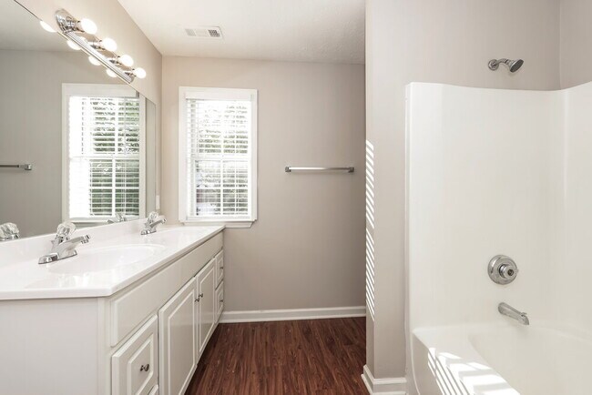Building Photo - 705 Bell Trace Cove