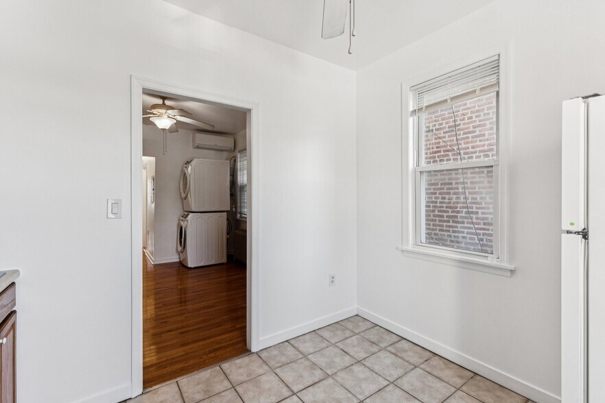 Building Photo - 806 S 47th St