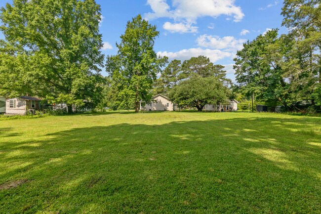 Building Photo - 109 Rodeo Ln