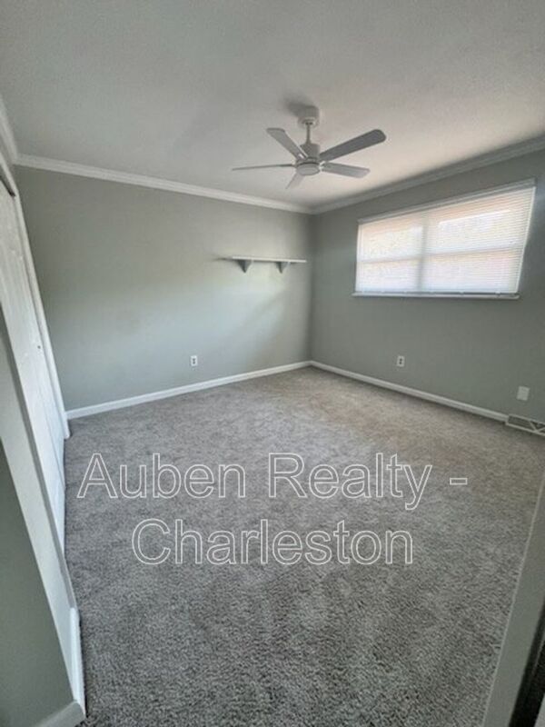 Building Photo - 730 Harbor Ln