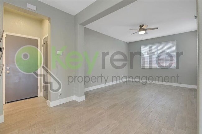 Building Photo - 461 Anjou Cir