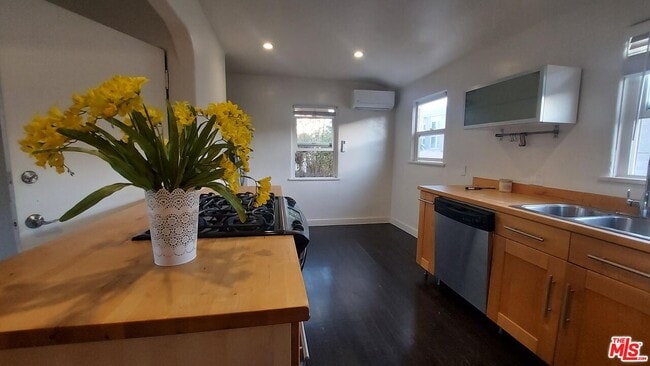 Building Photo - 2140 20th St