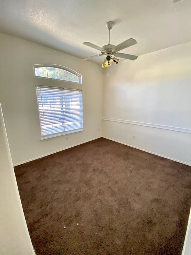 Building Photo - Make yourself at home in this delightful Bakersfield Single-family home, with 3 bedrooms + studio...