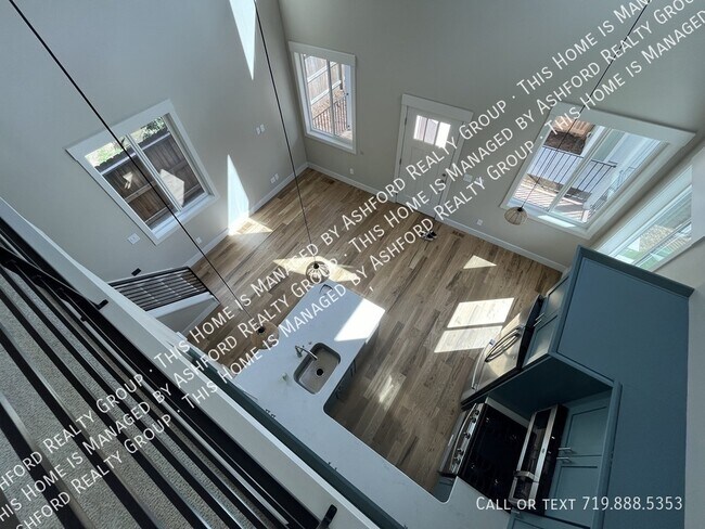 Building Photo - 839 E Willamette Ave