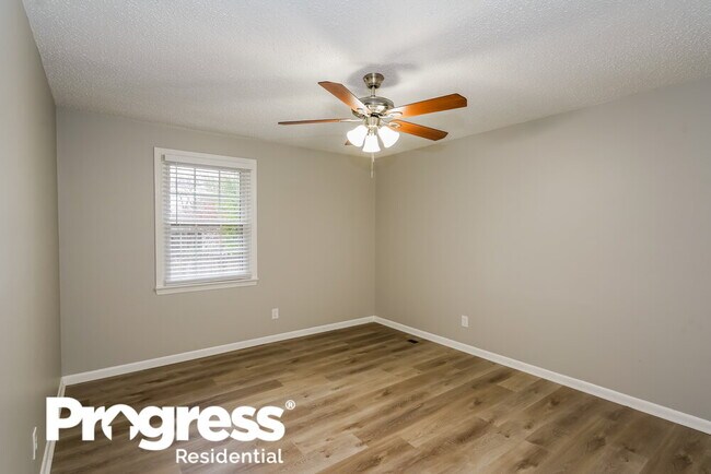 Building Photo - 207 Crest Dr