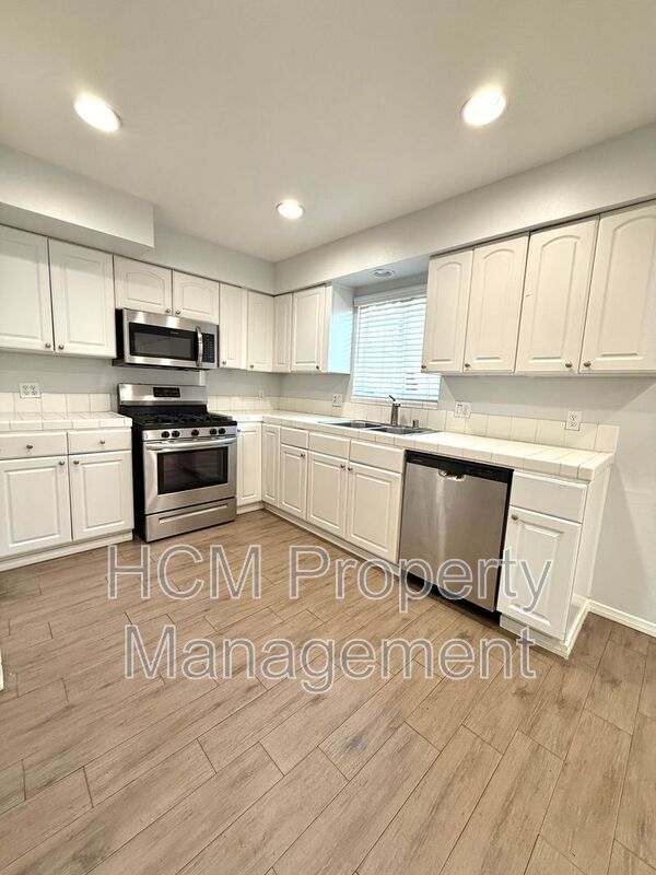 Building Photo - 9757 Cornwall Dr