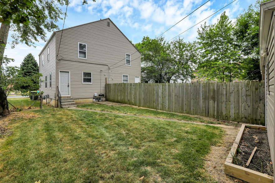 Building Photo - 3086 Sullivant Ave