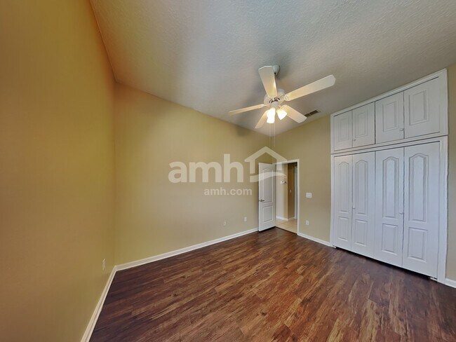 Building Photo - 13712 Lakes Way